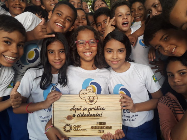 Unidade Escolar Cenecista Deputado Átila Lira recebe Troféu CNEC Cidadania