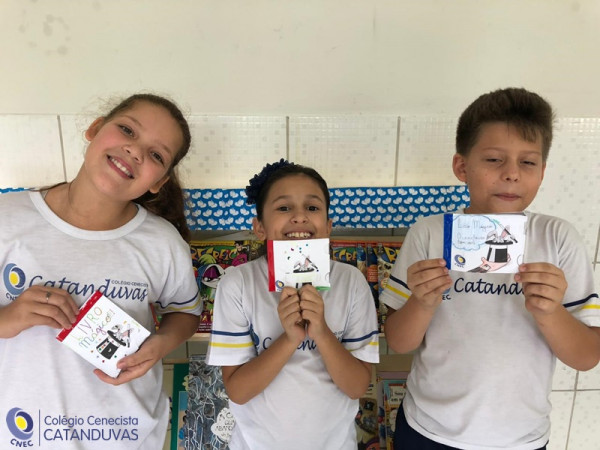 Não há crianças que não se encante com um bom truque de mágica!