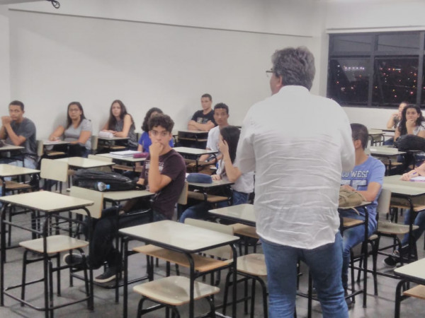 CNEC Varginha lança programa gratuito com minicursos para estudantes de escolas públicas