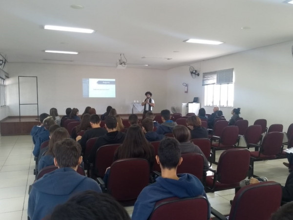 Palestra sobre as diversas Engenharias e Inovações Tecnológicas