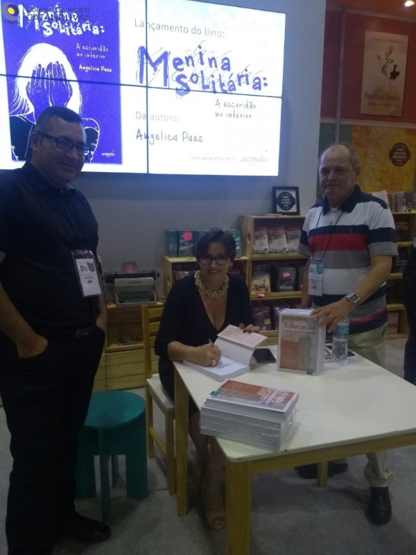 Diretora pedagógica do Colégio Cenecista Catanduvas, Profª Drª Lucimara Destéfani lança livro na Bienal Internacional do Rio de Janeiro.