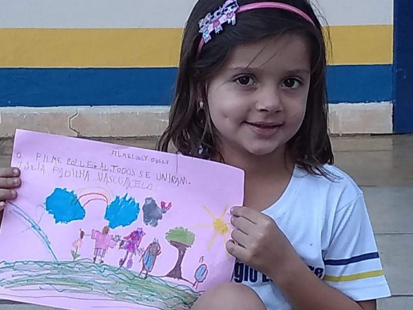 1º Ano Bilíngue reproduzindo o Cine Mamy's!