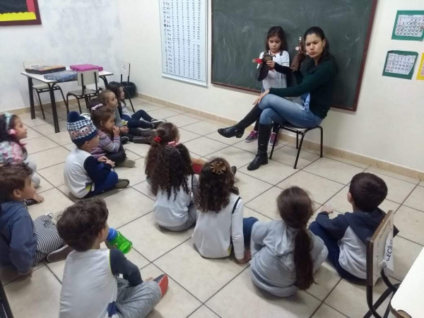 Contação de História com nossa aluna Stella