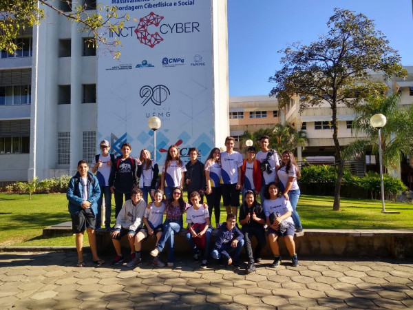 "Projeto Visitas"  da UFMG - 8º Ano