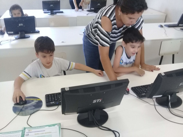 1º Ano Bilíngue, aulas práticas usando as tecnologias!