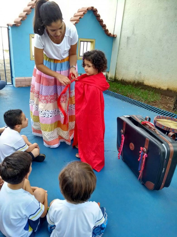 Contação da historinha "Chapeuzinho Vermelho" com os alunos da Educação Infantil!