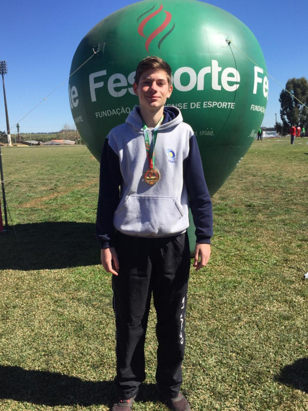 Aluno do Colégio Elias Moreira é campeão nos 100 metros sobre barreiras do JESC