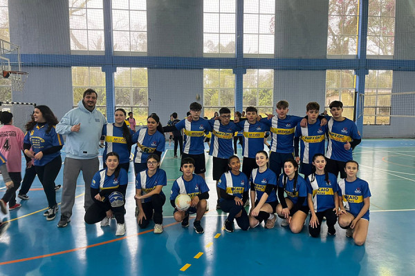 Alunos do Gensa brilham no Voleibol