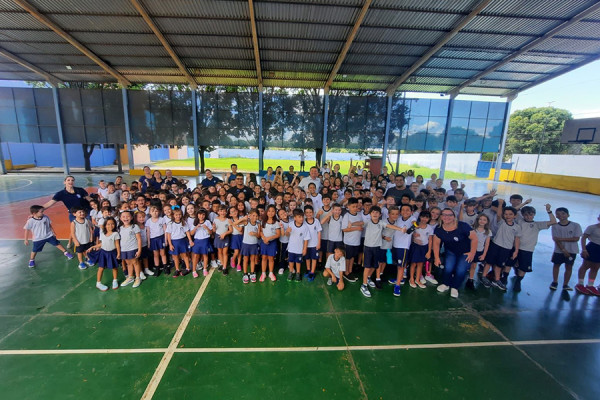 Volta às aulas na Escola Cenecista