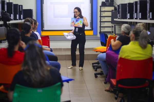 Novo Material Didático e Capacitação de Professores