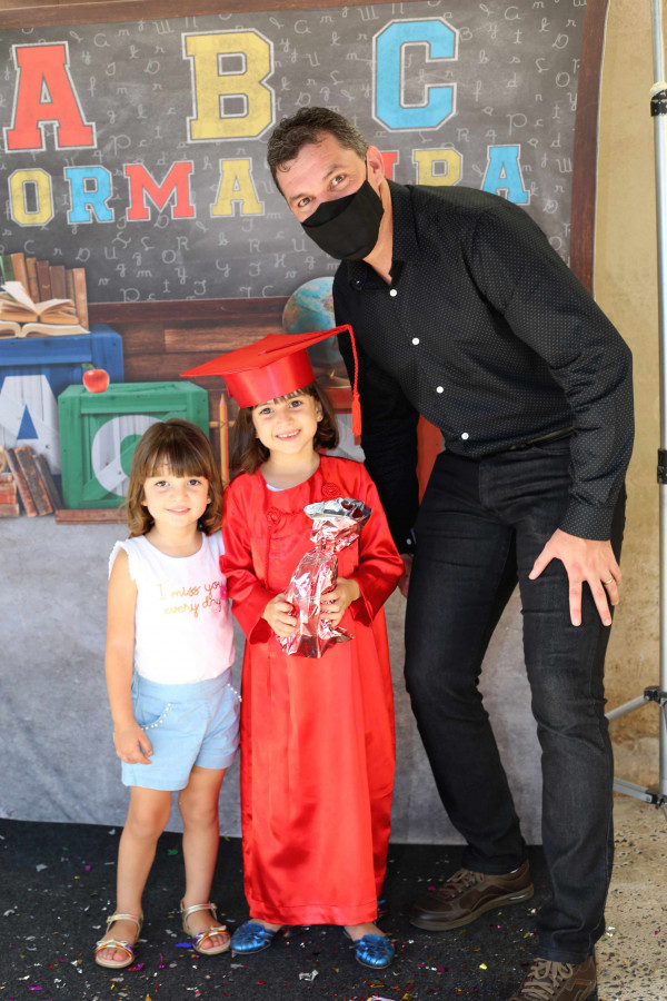 Drive Thru  da entrega de diplomas do 2º período da Educação Infantil 2020