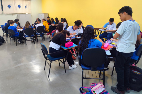 "A Sociedade da Informação" e "Etarismo na Sociedade Brasileira"