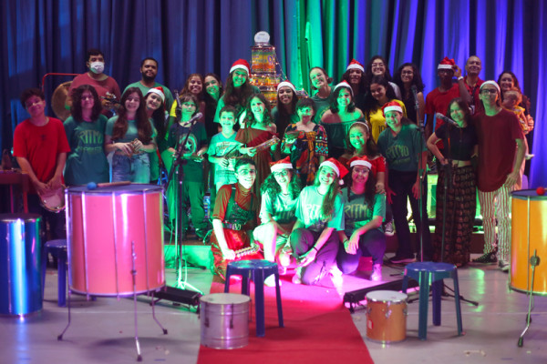 Sarau de Natal com o Núcleo de Bateria e Percussão do Zezão