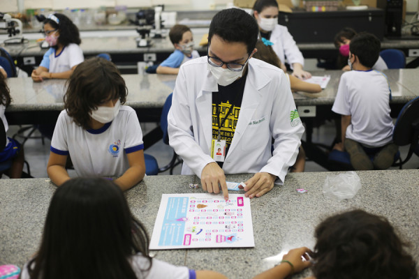 Alunos da UFTM trazem palestra sobre verminoses
