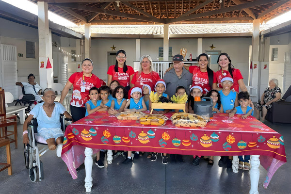 Crianças vivenciam experiência de valorização dos idosos