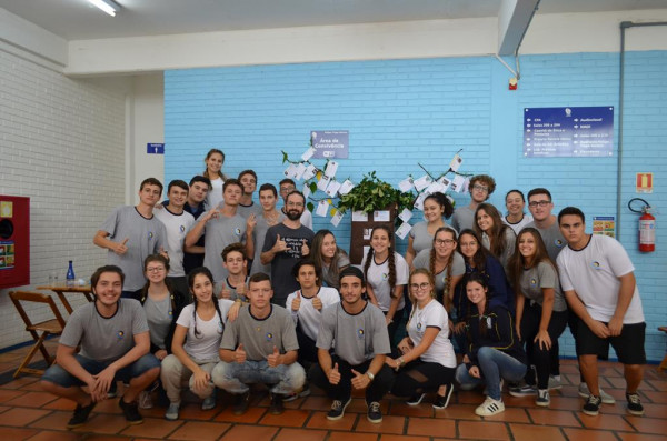 Alunos constroem Árvore da Filosofia