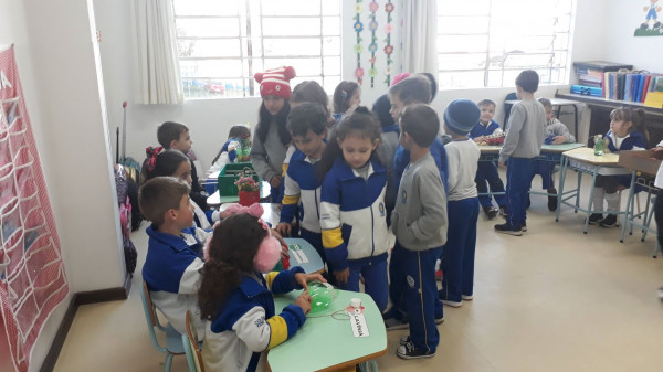 Brinquedos com materiais recicláveis