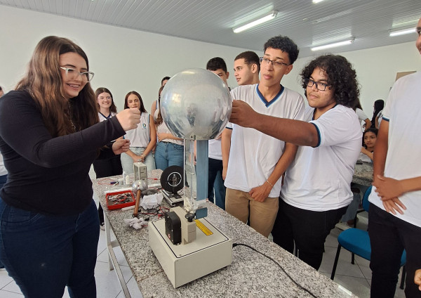 Parte II - Colégio Cenecista Nossa Senhora do Desterro visita a Faculdade CNEC Rio das Ostras!