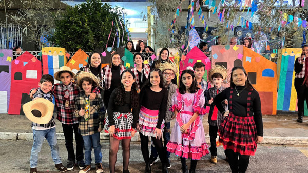 Diversão e muitas brincadeiras em nossa Festa Junina na escola!